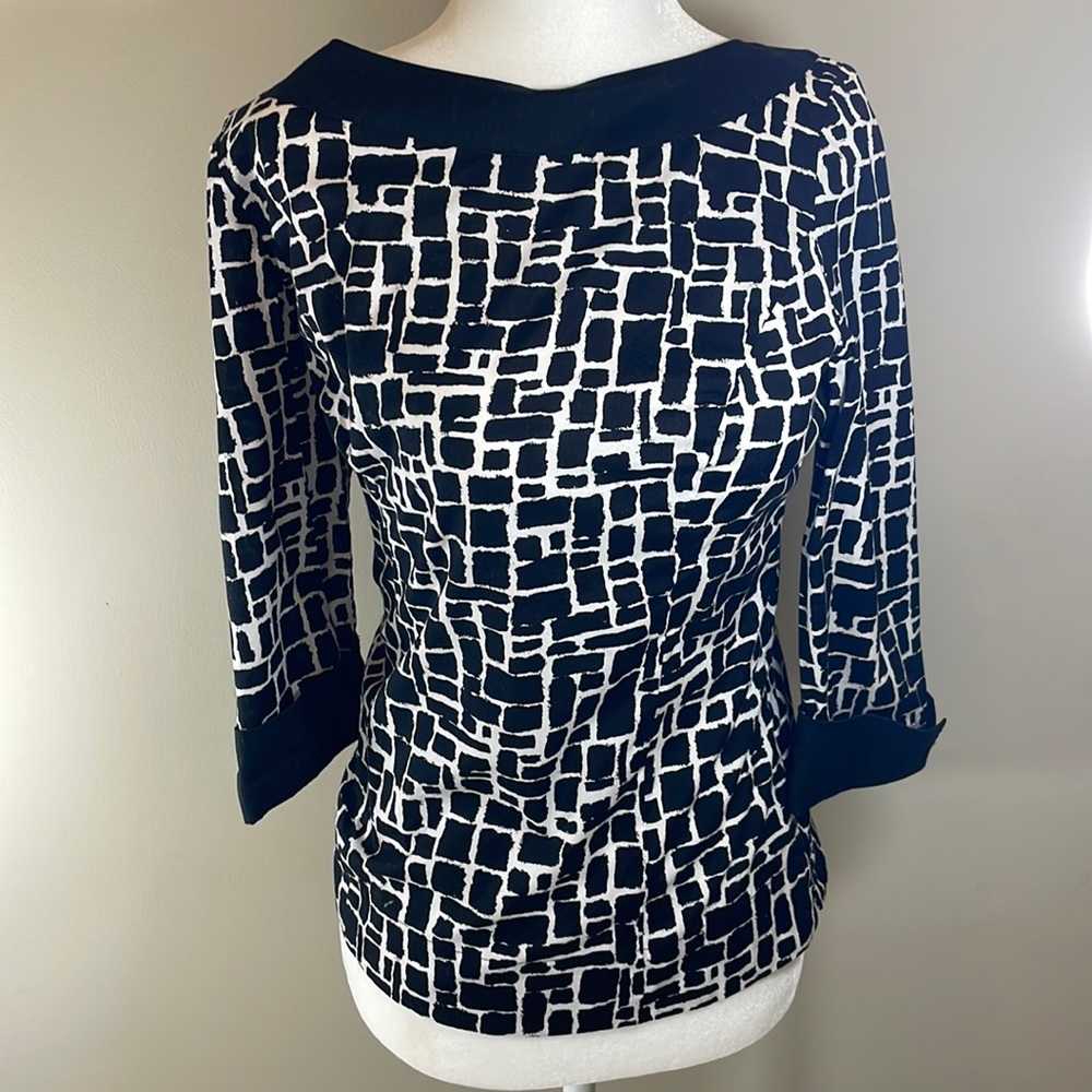 Ann Taylor Black/White Woman’s blouse